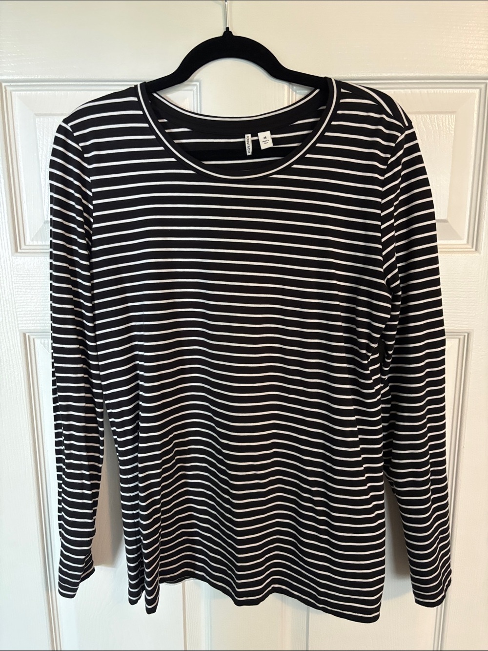 Nordstrom Women’s Striped Long-Sleeve Crewneck Top - Black and White - Medium
